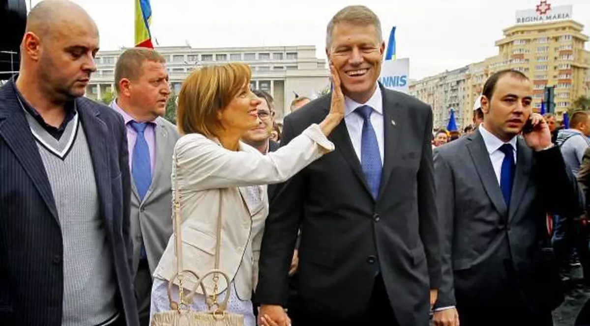 Nu s-a mai pomenit așa ceva în România! Soția lui Iohannis face asta! 
