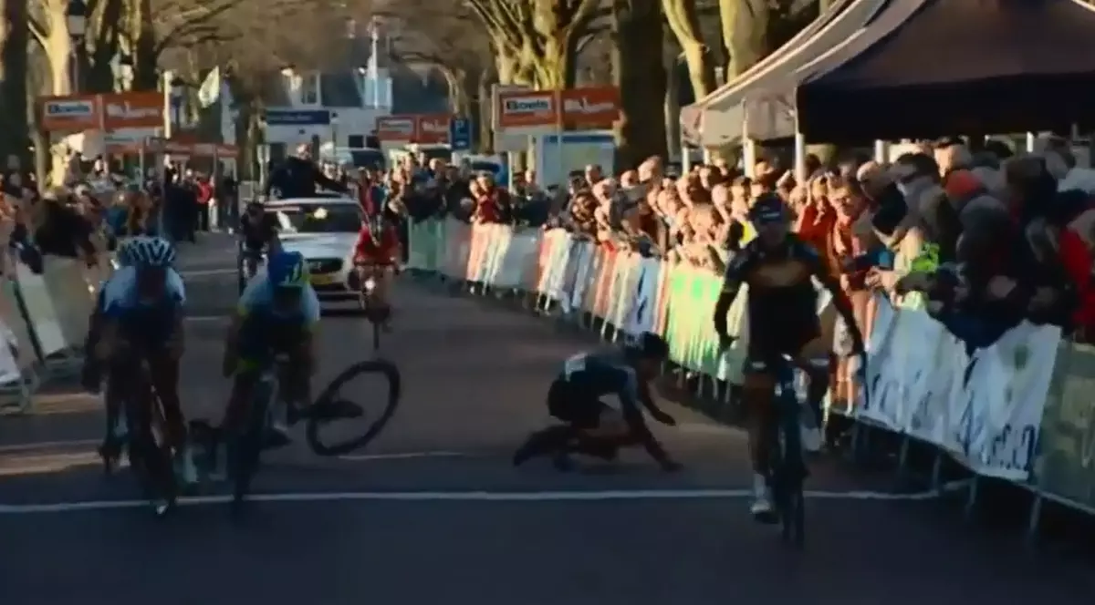 Niciodată n-ai mai văzut aşa ceva! Gest incredibil al unui spectator / VIDEO