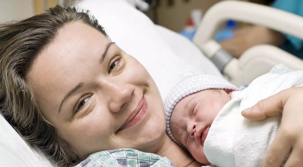 Ce aleg femeile din România în loc să își crească în liniște copiii