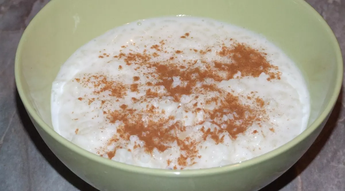 Orez cu lapte. Gata în 20 de minute