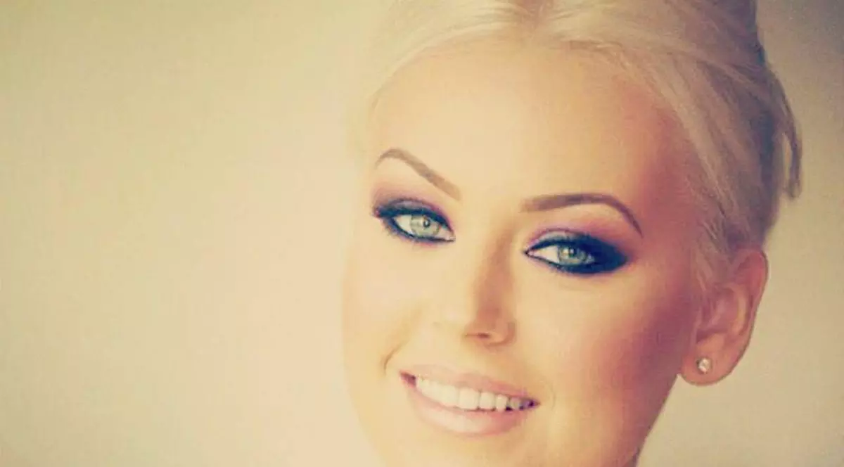 O MĂMICĂ super-sexy! Misha, ÎN SUTIEN alături de fiica sa | FOTO