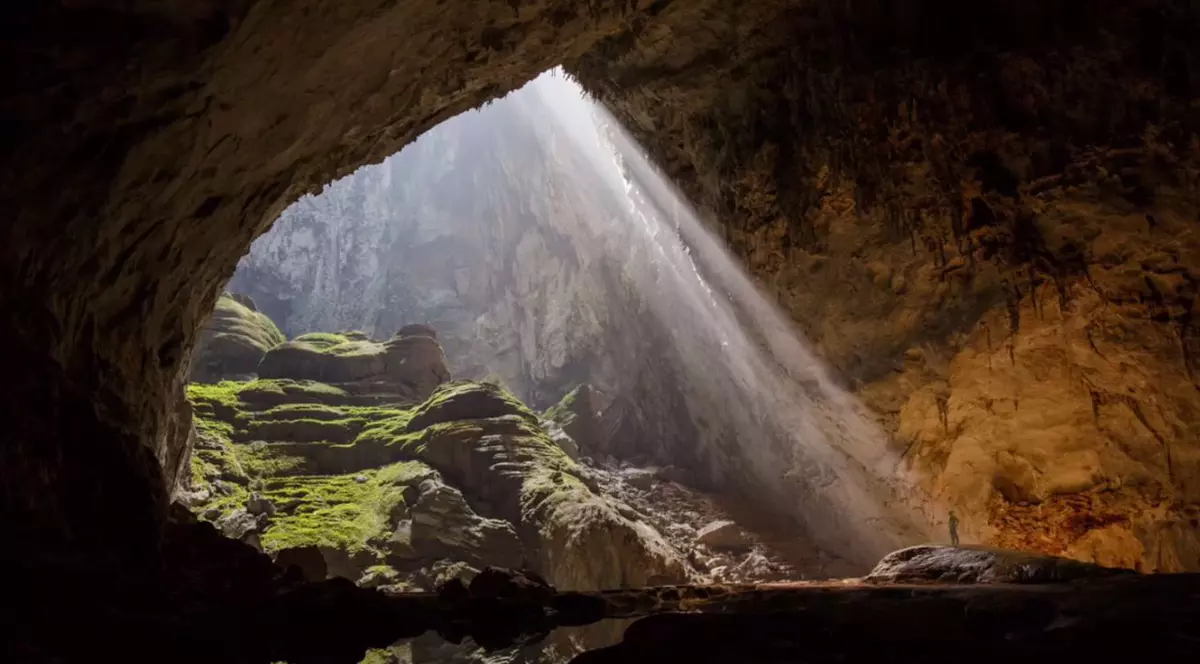 Imagini senzaționale! Cea mai mare peșteră din lume, filmată cu o dronă | VIDEO 