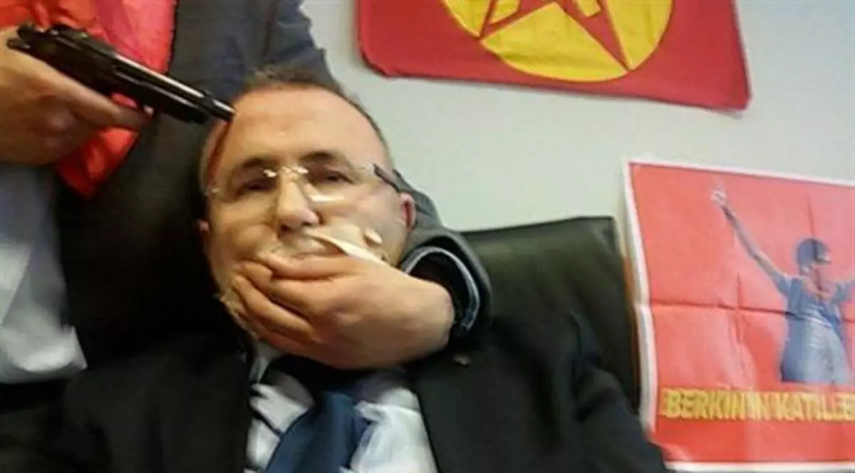 UPDATE | Imagini de groază! Procuror turc, luat ostatic într-o instanță din ISTANBUL