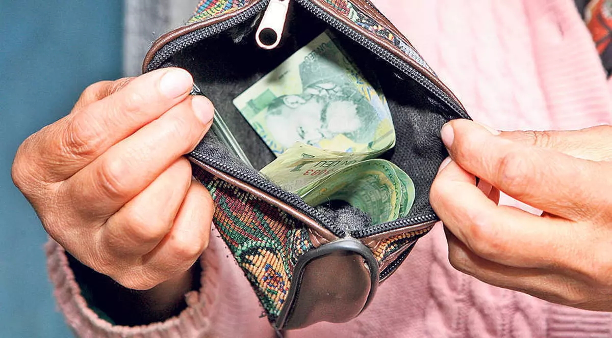 Au SCĂZUT salariile! În ce domeniu mai poți lua peste 4.000 lei "în mână" 