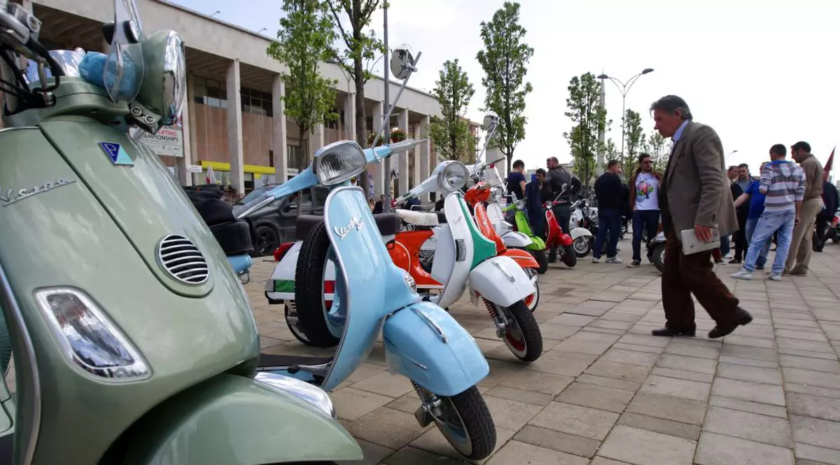 Cum arată maşina care poate fi condusă de la 14 ani, cu permis de scuter | FOTO