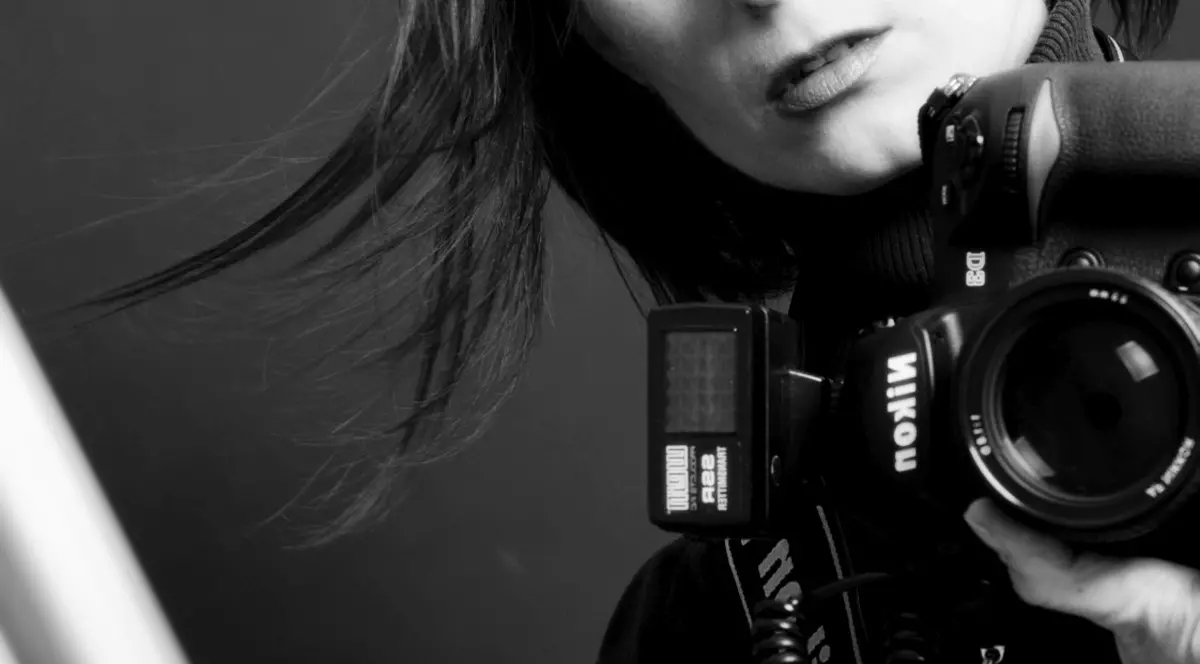 Apariția BIZARĂ de la fereastră! Și-a făcut un selfie și a ÎMPIETRIT de frică | FOTO ÎN ARTICOL