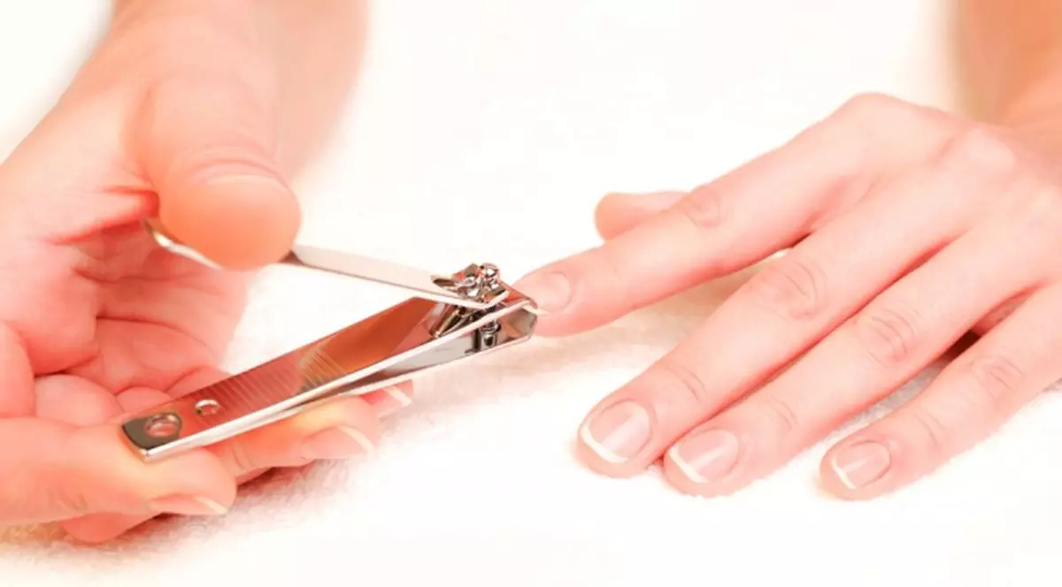 7 trucuri de frumuseţe pentru unghiile tale