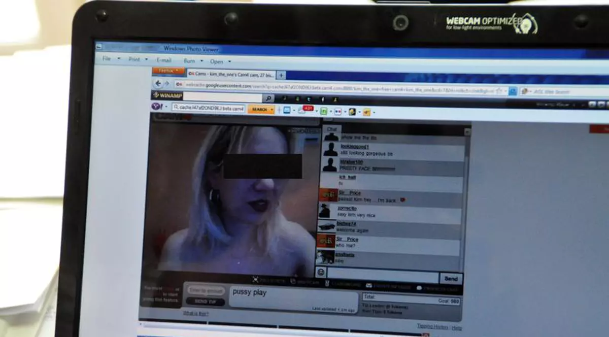 Profesoară din Teleorman, filmată în ipostaze intime. Femeia este acuzată că făcea videochat