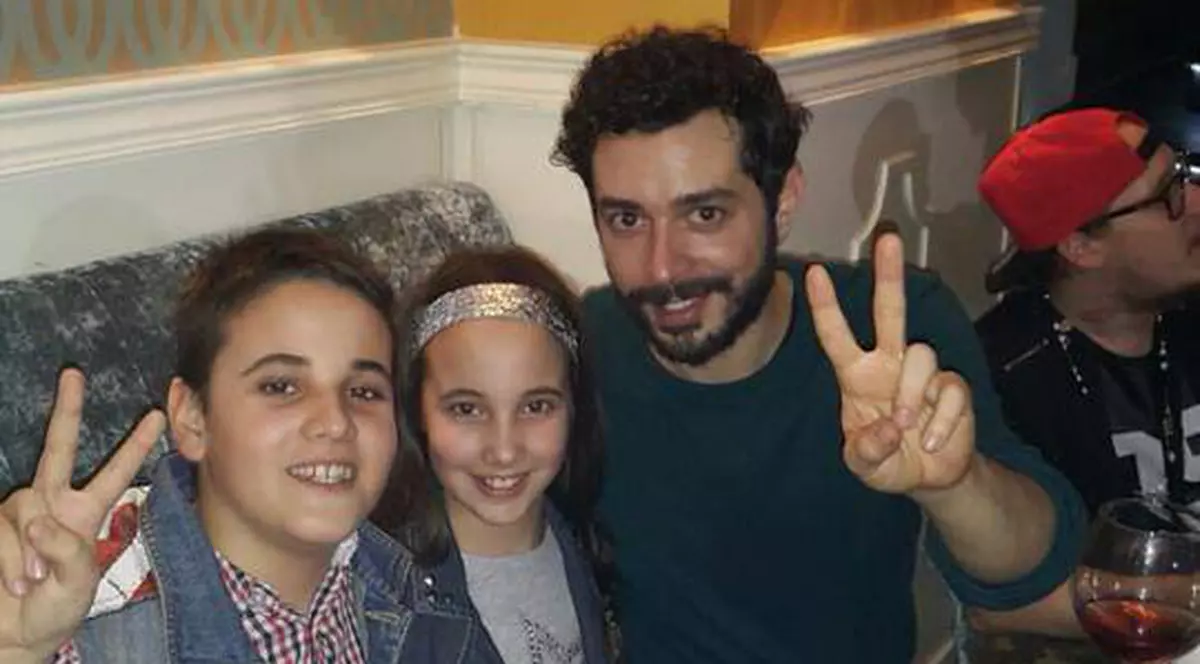 Marius Moga, invitat de frații Vlad și Thimeea Petre la un meci de tenis