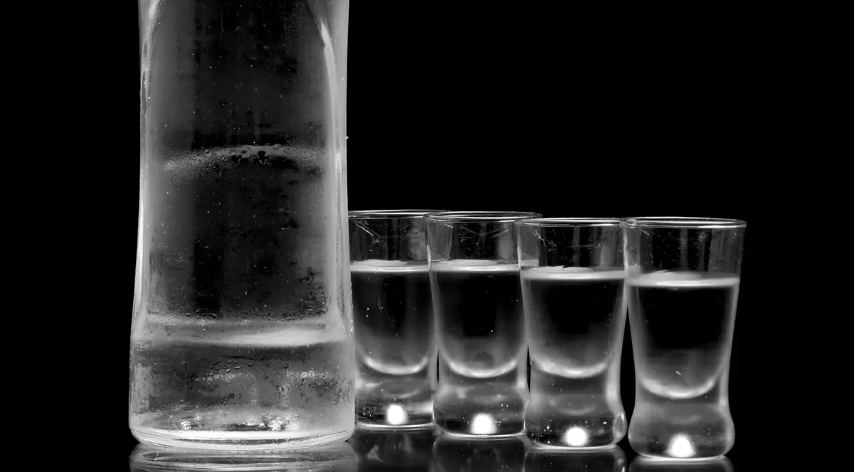 Vodca face minuni în casă! Te scapă de mucegai!