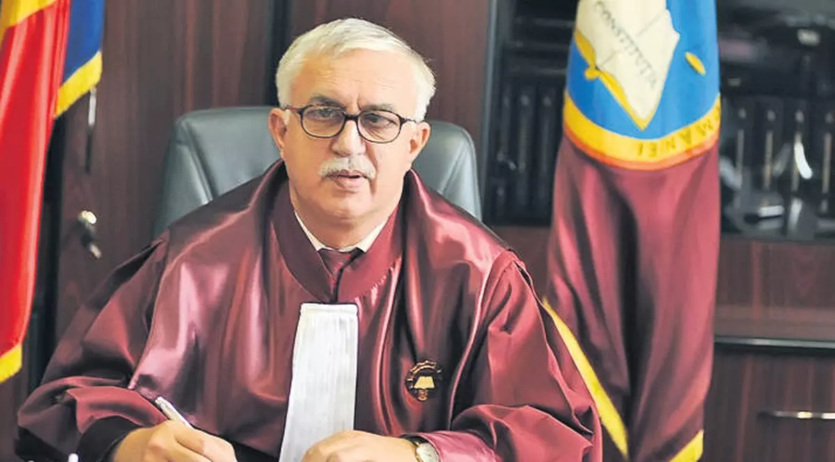 Nenorocire pentru cel mai important judecător din România! Vezi ce a păţit Augustin Zegrean, şeful CCR