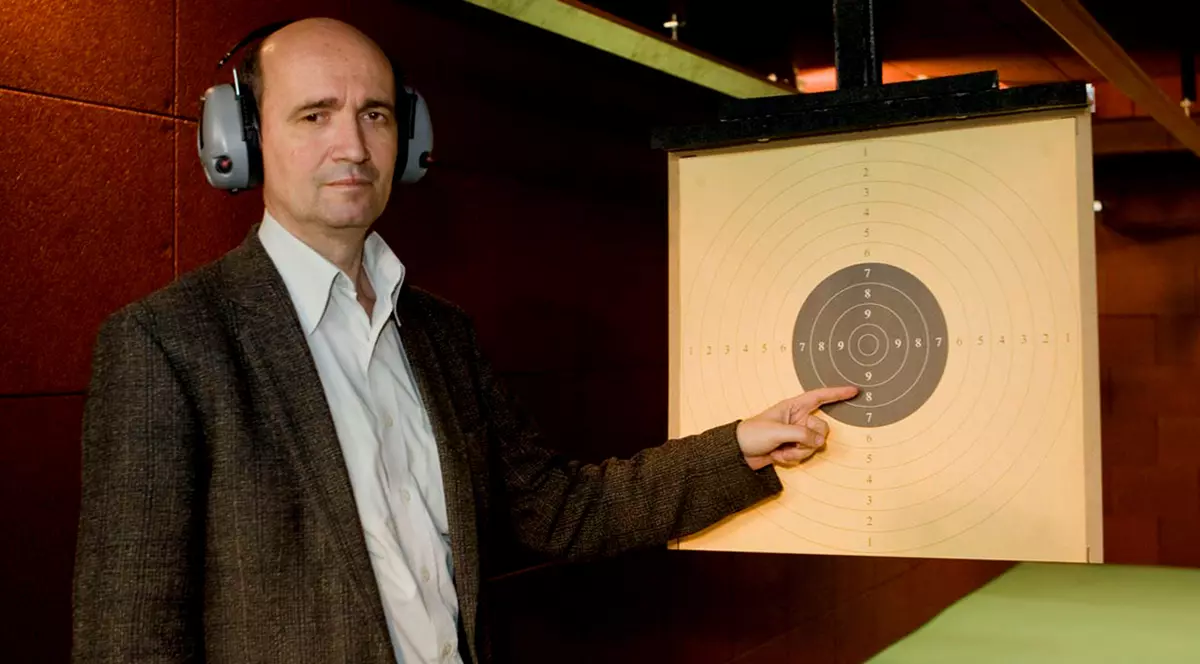 Şi-a executat profesorul de tir în stil mafiot!