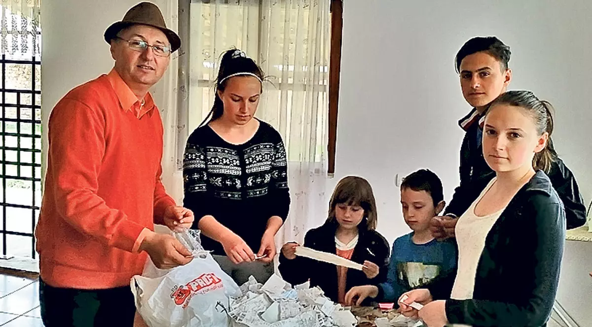 Așa se câștigă la loterie! Familia Lungu a strâns peste 1.000 de bonuri. Câte au fost câștigătoare?