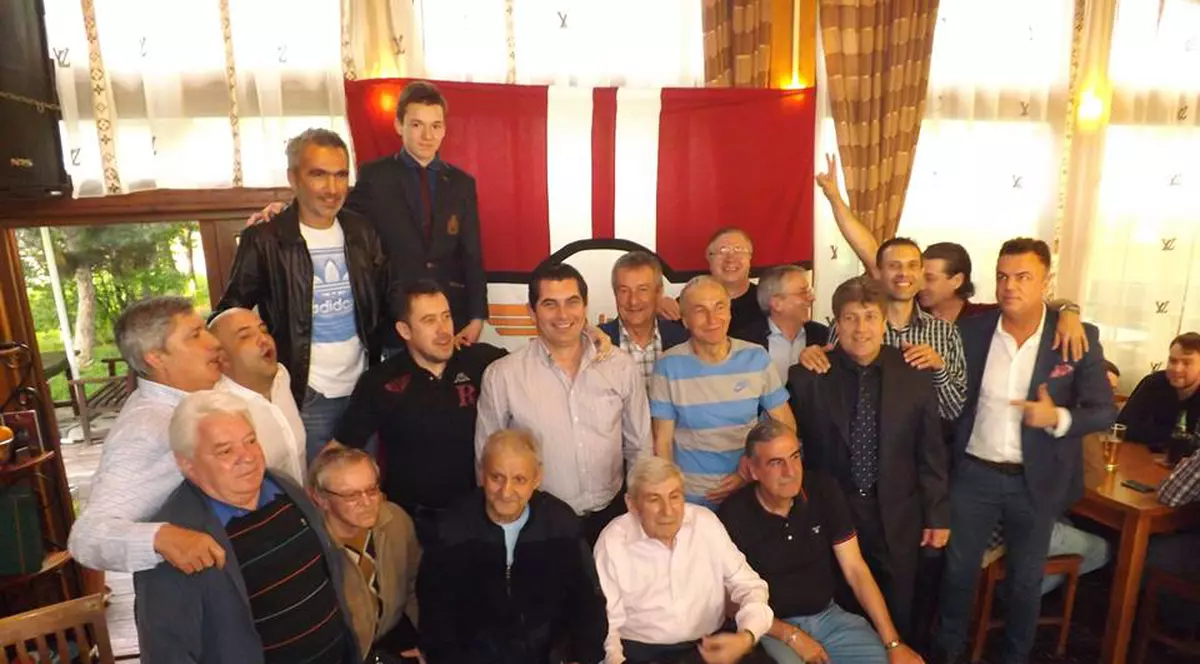 Clubul "Prietenii lui Nae Manea" s-a reunit la un şpriţ şi un mic, în memoria fostei glorii rapidiste