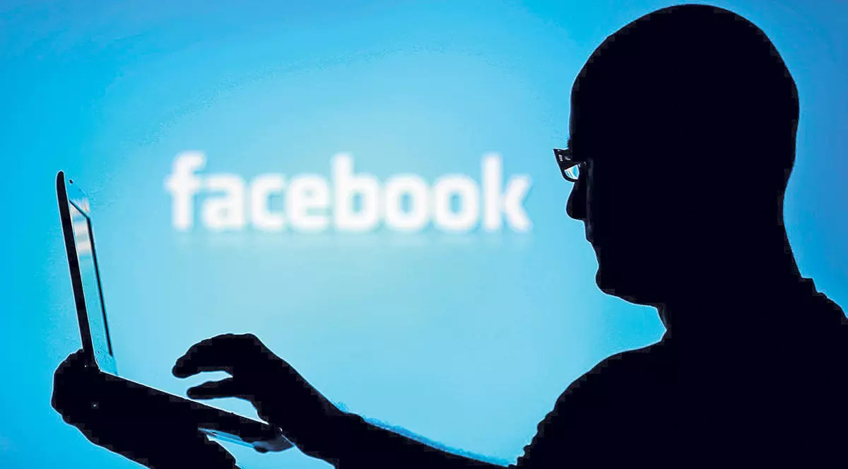 Facebook urmărește tot ce faci pe internet