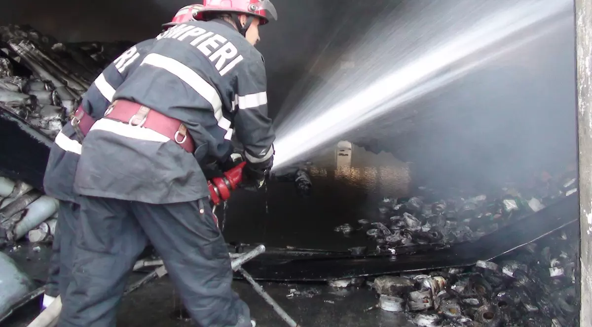 PANICĂ la Buzău! CASA de pensii, în FLĂCĂRI