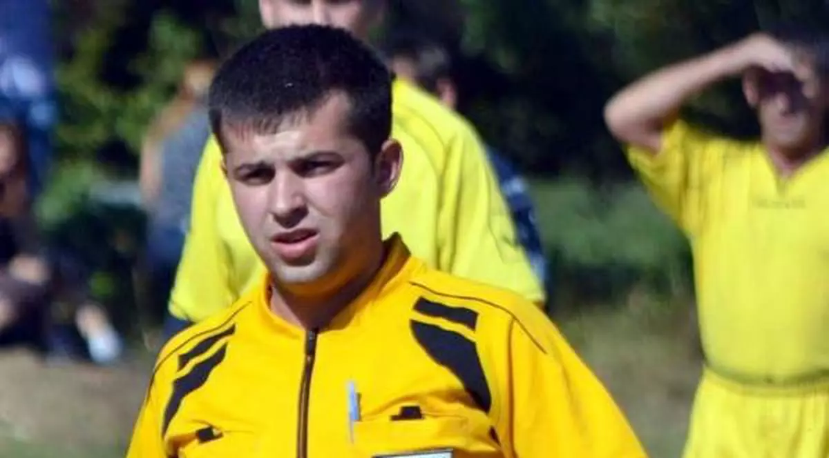 Teroare la un meci din România. Groază pentru arbitri. ^“Am vrut să sar pe geam, credeam că nu prind Paştele”. I-au dat la coaste, să nu se vadă, și l-au băgat la Urgență! Vicepreședintele bătăuș: ”L-am agresat, dar nu l-am lovit!”