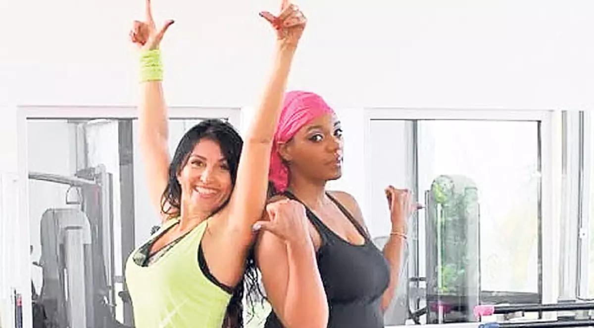 CE TRANSFORMARE! Cum arată acum JULIE MAYAYA, câştigătoarea de la VOCEA ROMÂNIEI, după ce a dat jos 16 kg!