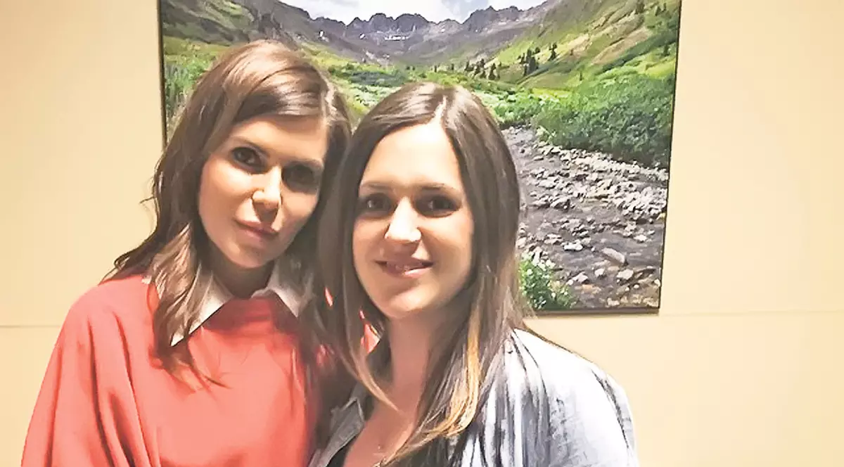 Moft de zeci de mii de dolari al româncei care îmbracă divele de la Hollywood.  A angajat o femeie să-i nască gemenele!