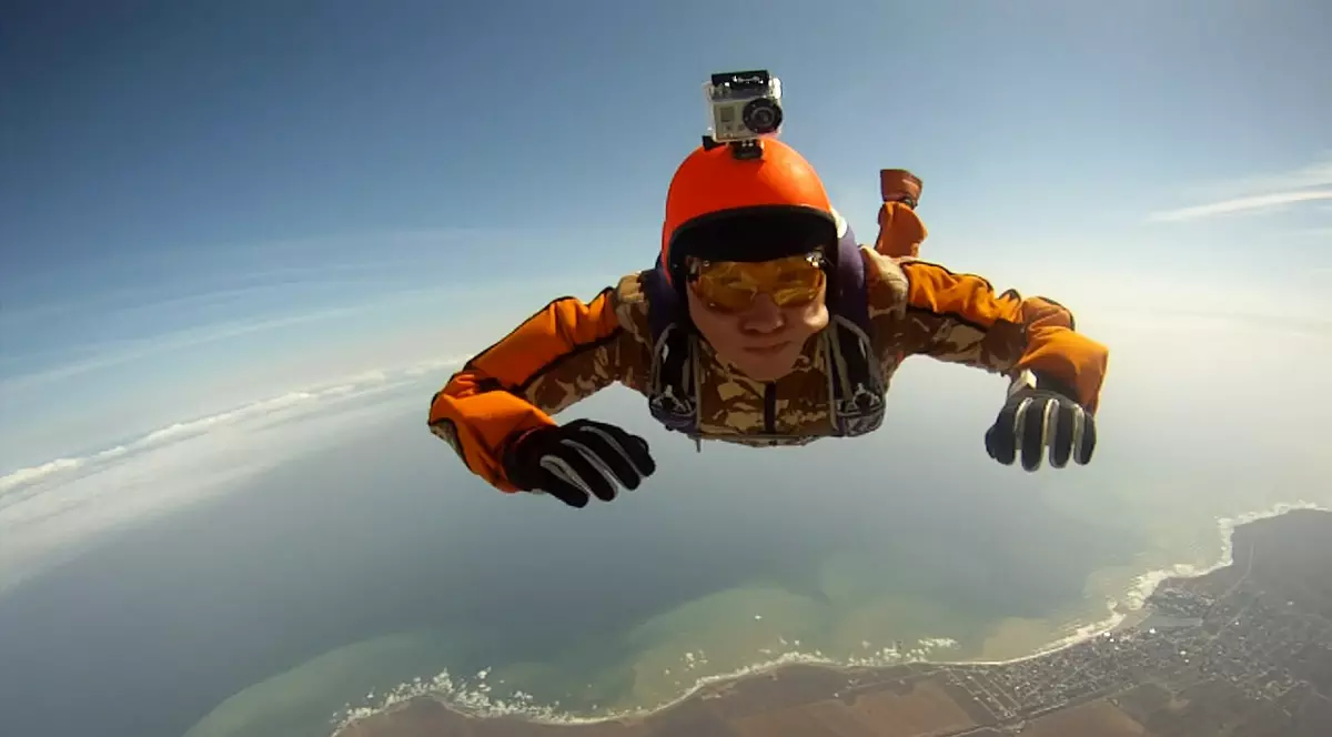 EXCLUSIV / Sport extem în familie. Soț și soție, antrenori de parașutism pentru dependenții de adrenalină 