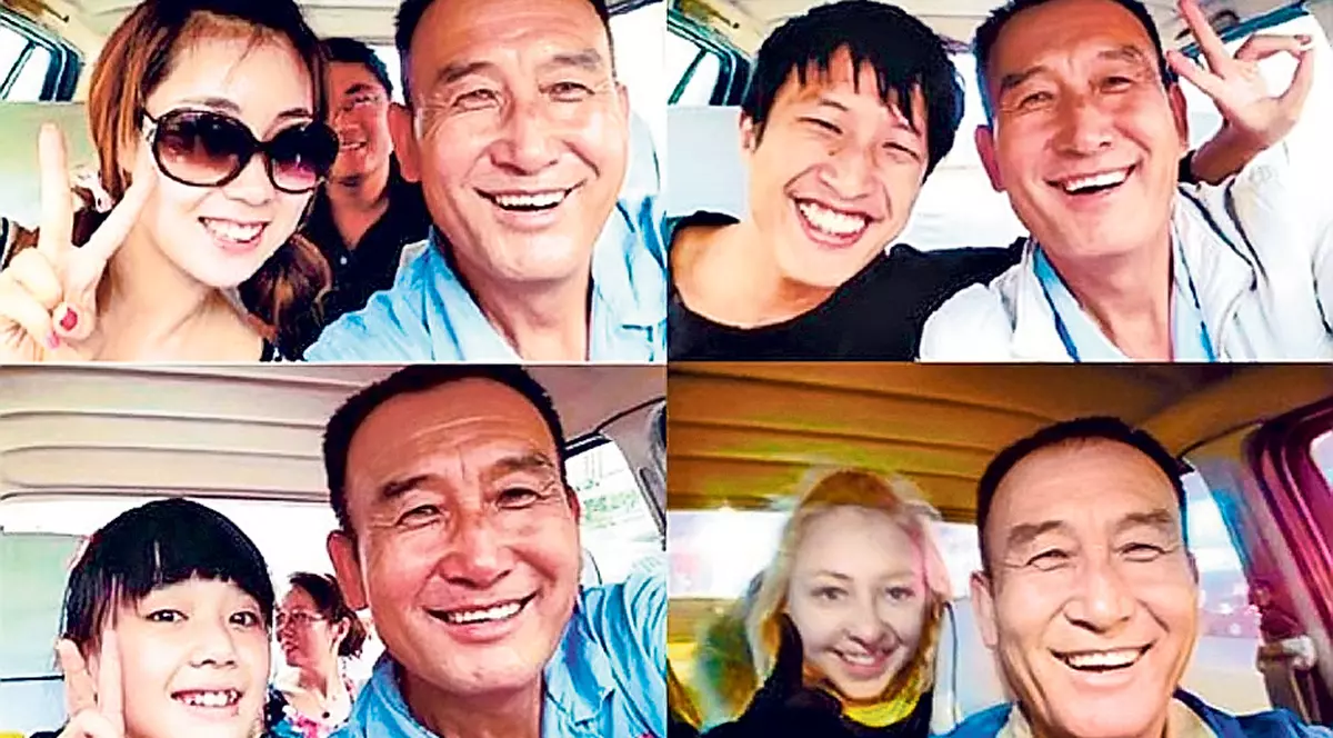 Un taximetrist are o colecţie de 30.000 de selfie-uri cu clienţii lui