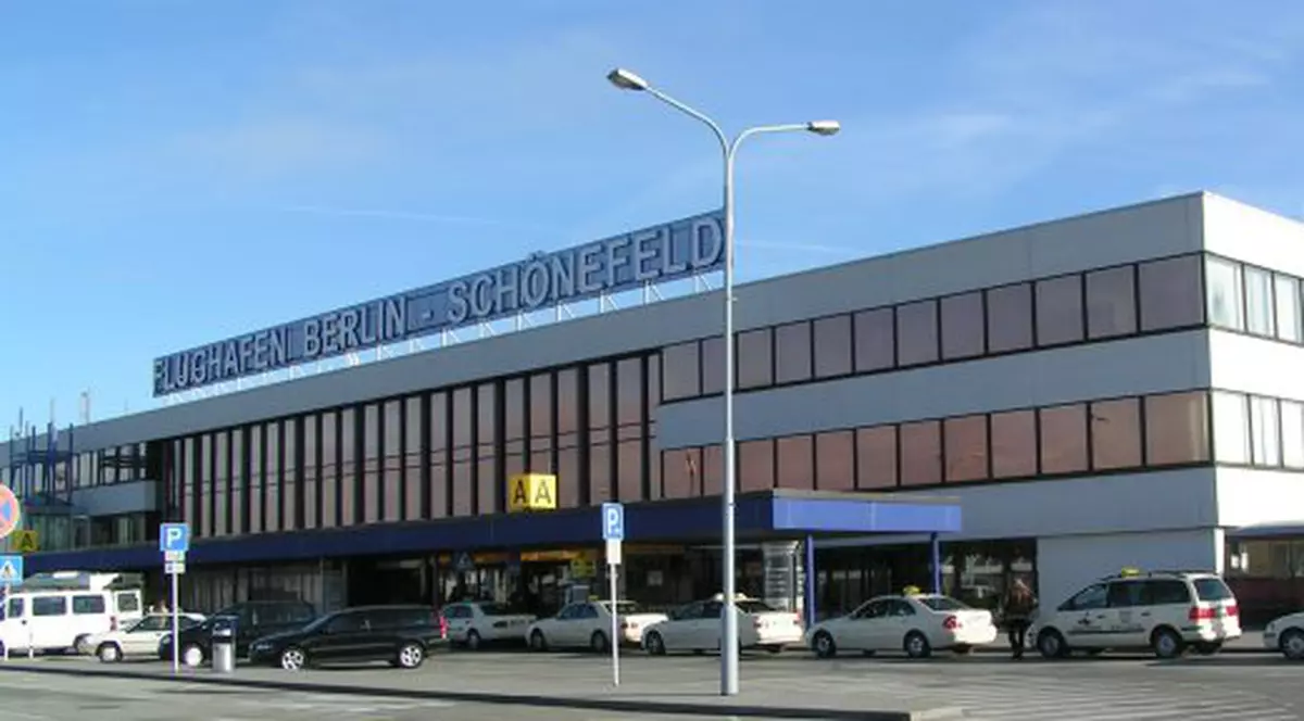 Aeroportul din Berlin, evacuat şi apoi redeschis după o ameninţare cu bomba