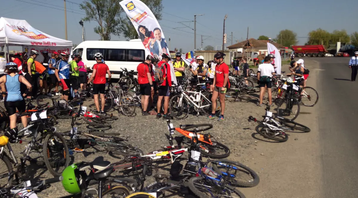 ”Tradiția” continuă. 480 de sportivi amatori pleacă cu bicicleta la mare 