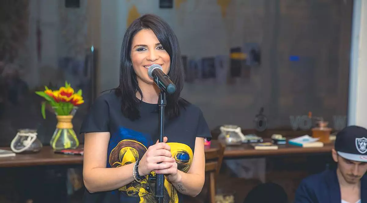 Ellie White a dat de belea! Nu poate lua singură o decizie