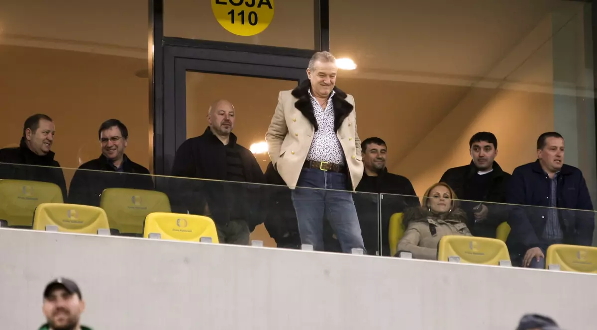 Râzi cu lacrimi: "Pe Gigi nu l-a ajutat Divinitatea pentru că ^el însuşi e divin. Mai bine zis, divină!"
