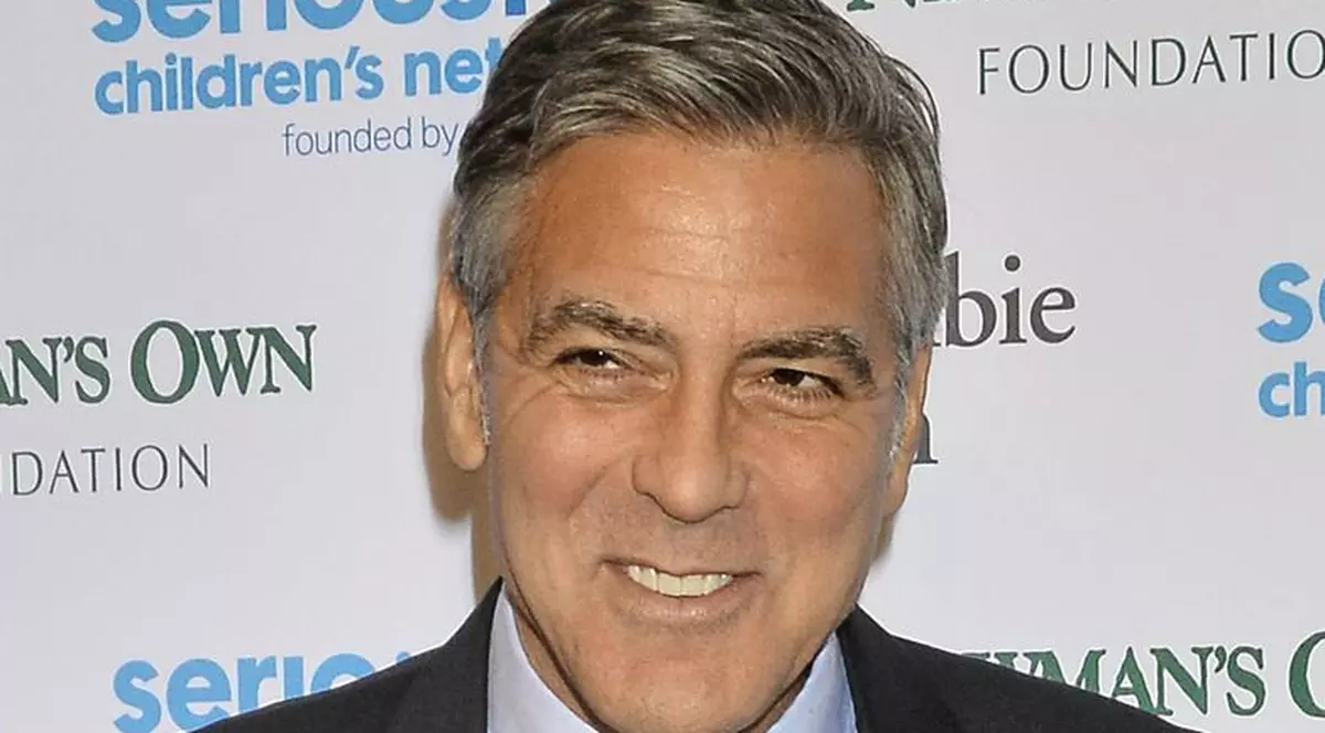 Ce le face GEORGE CLOONEY fanilor care se apropie de vila sa