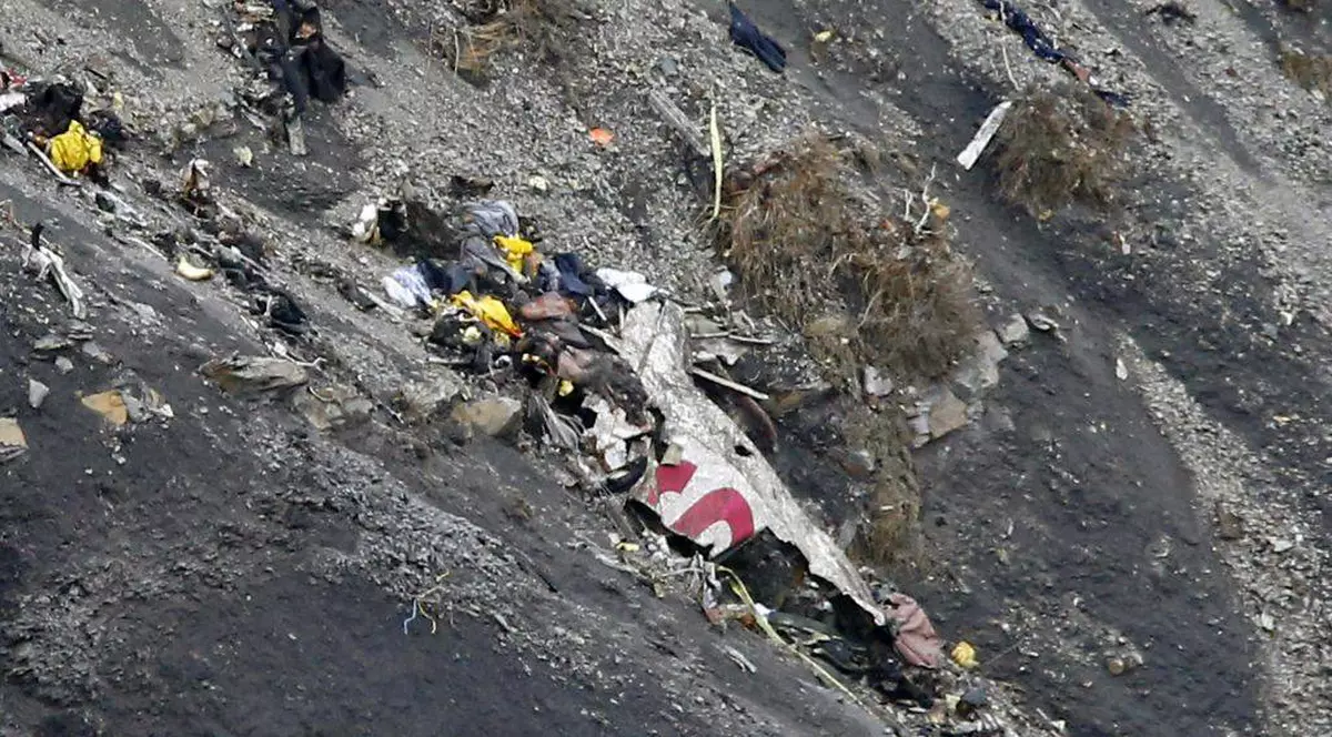 S-au filmat în avion, înainte să se zdrobească de munţi