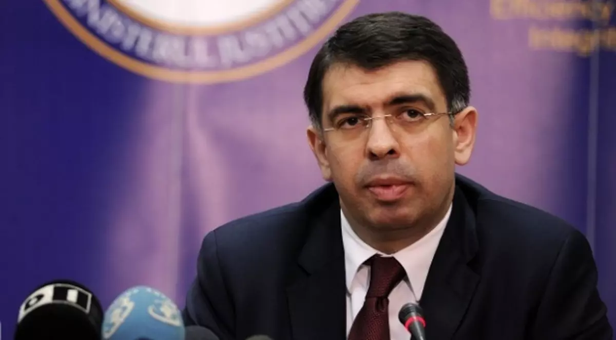 Cazanciuc, mesaj către ministrul Afacerilor Interne şi cel al Justiţiei: "Nu daţi foc ţării folosind clanurile interlope"