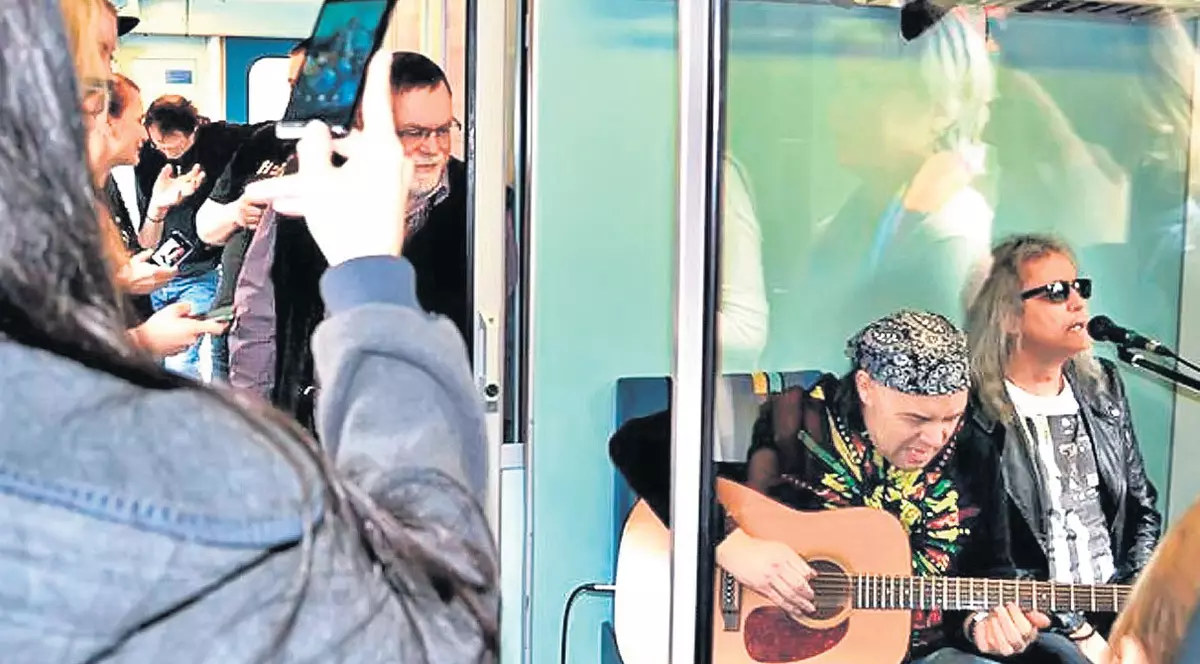 Cristi Minculescu a ajuns să cânte în tren, în Germania