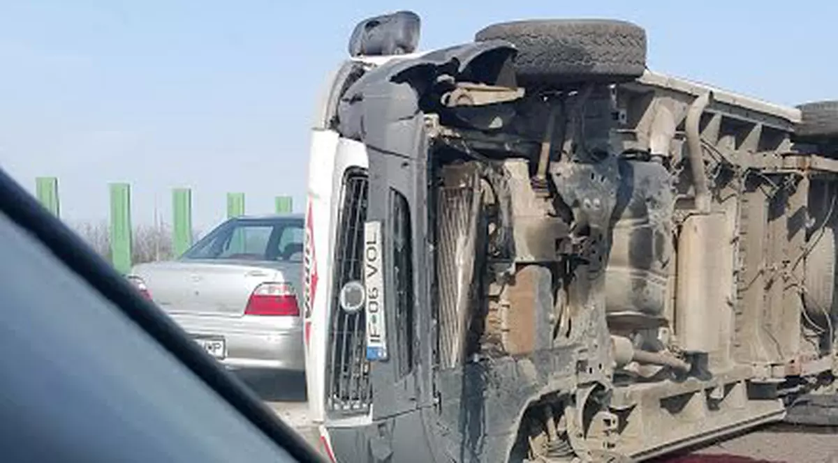 Accident pe Autostrada Soarelui! O autoutilitară s-a răsturnat