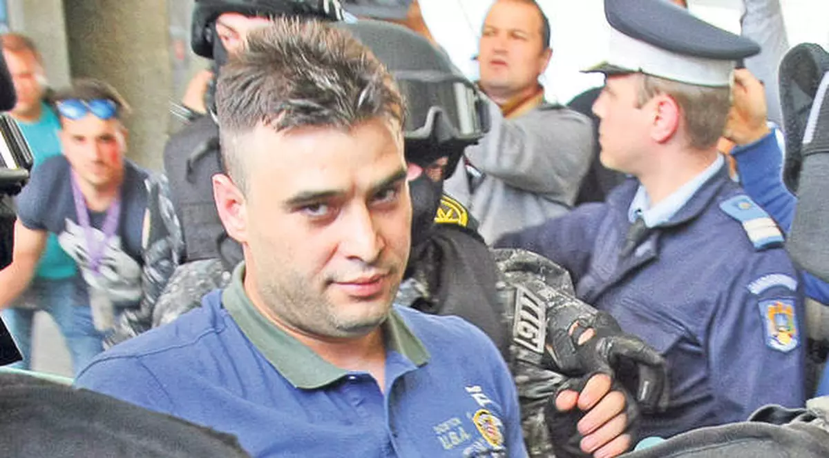 CODUL INFRACTORILOR: „Trebuie să fii maestru în deghizări!”. Plus: „poliția și procurorii sunt dușmanii noștri”