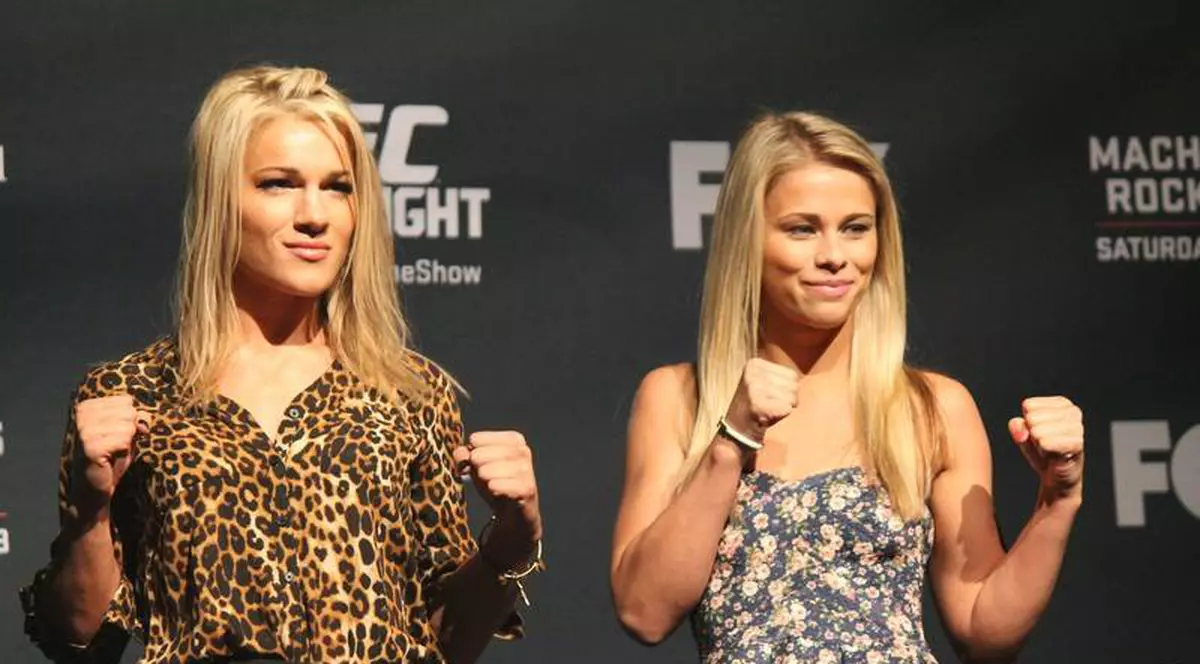 Faceți loc, ies scântei! Fetele astea se vor bate până la sânge! GALERIE FOTO HOT