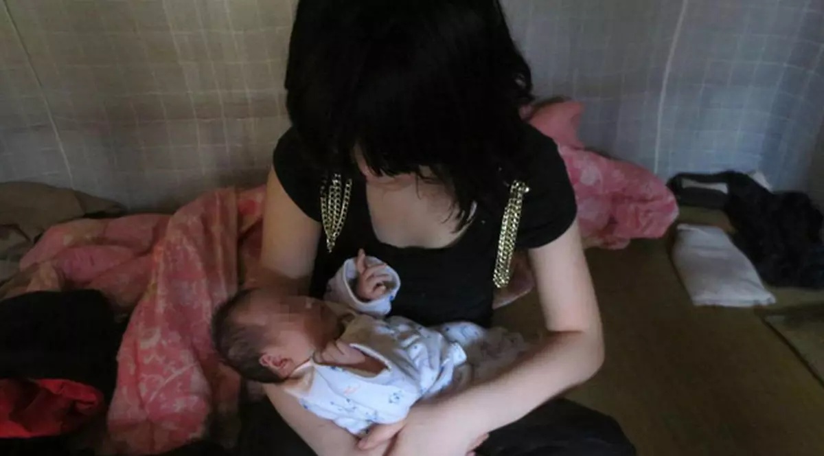 ULUITOR! O FETIȚĂ a devenit MAMĂ la 12 ANI! 