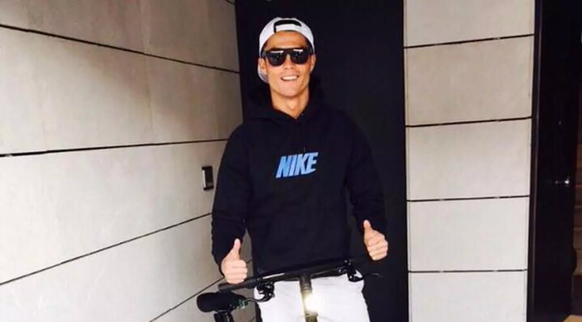 Ronaldo ne îndeamnă să mergem cu bicicleta! GALERIE FOTO