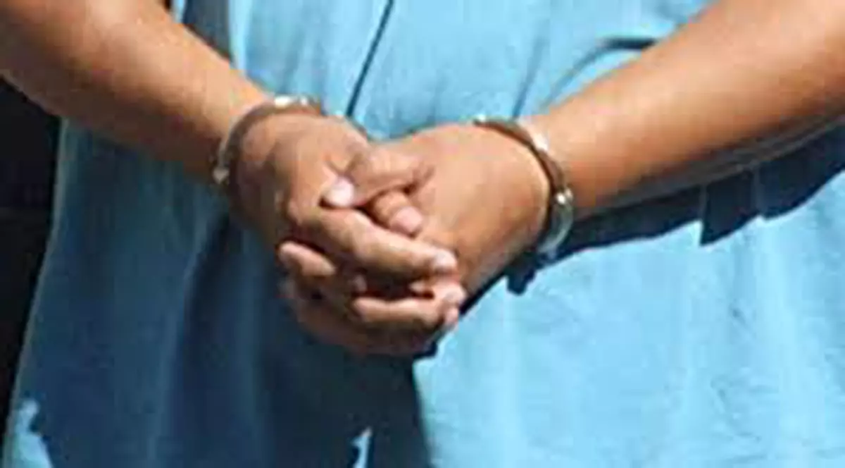 Bătrân de 60 de ani, săltat de procurori pentru viol, sex cu minori și șantaj! Cum acționa pedofilul!