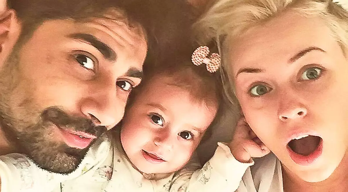 Connect-R şi-a îmbrobodit copilul din cap... până în picioare. FOTO în articol