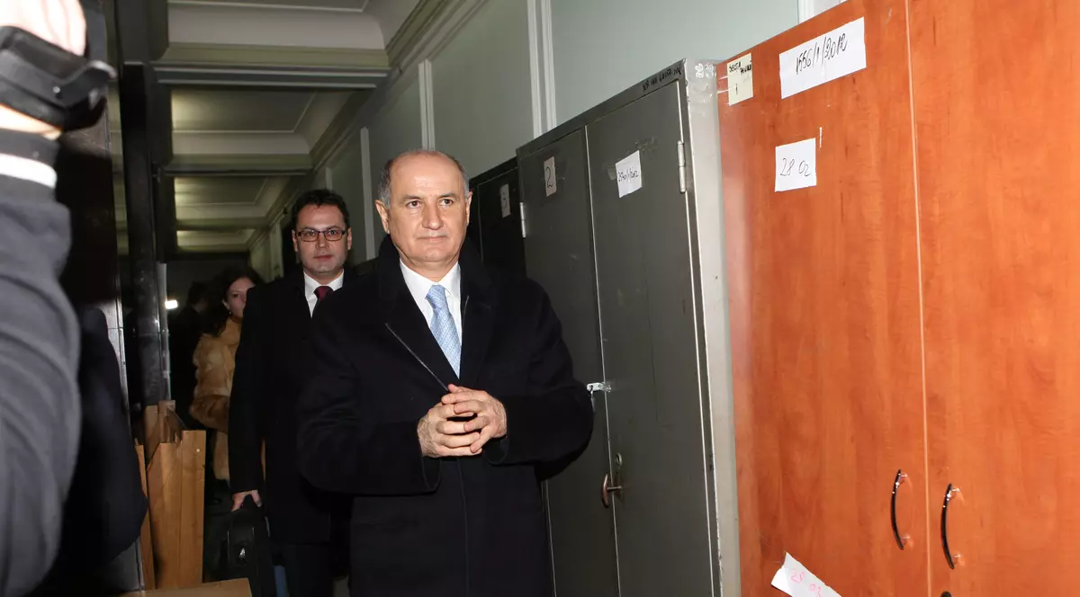 Copos, acuzat de PLAGIAT. Un istoric aruncă bomba: riscă pușcăria!