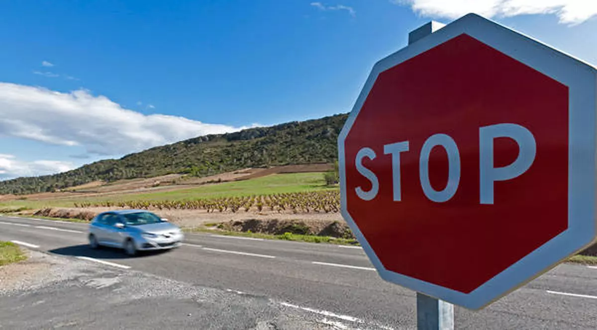 Vezi ce drumuri sunt închise și unde se circulă greu