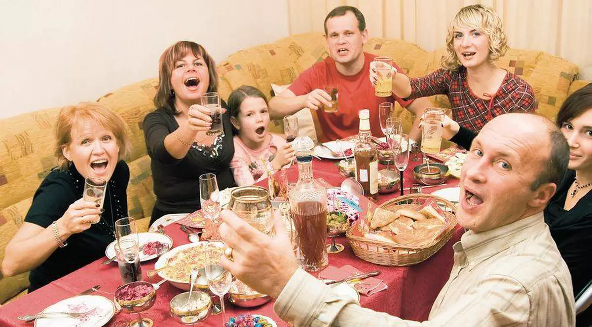 Ce le spune premierul românilor care vor să meargă de Paşte în alte oraşe: "Ieşirea din casă, permisă doar cu scopurile din Ordonanţa militară"