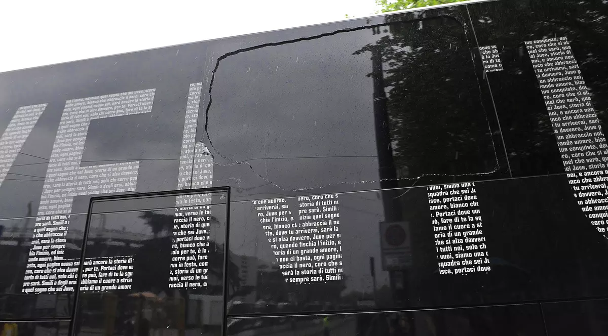 Autocarul echipei Juventus, atacat cu pumnii și cu picioarele! / VIDEO