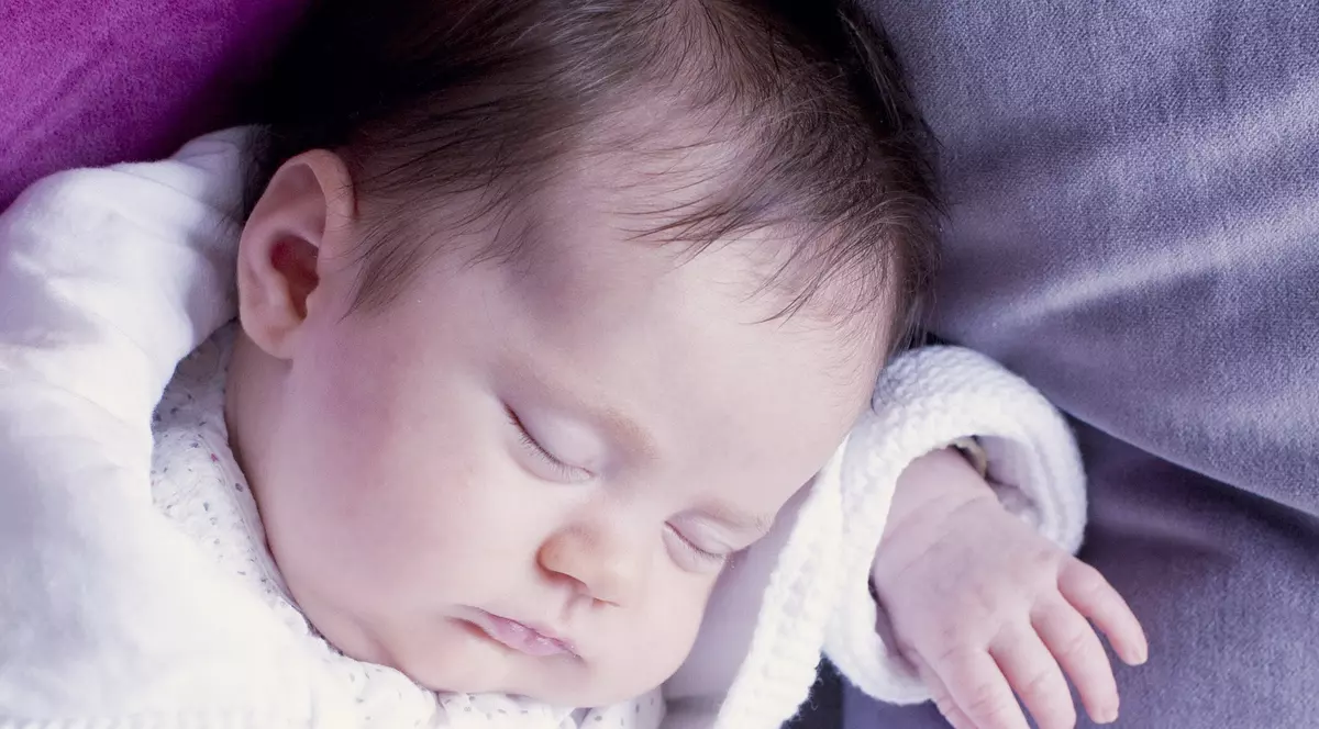 9 lucruri pe care trebuie să le știi despre somnul bebelușilor