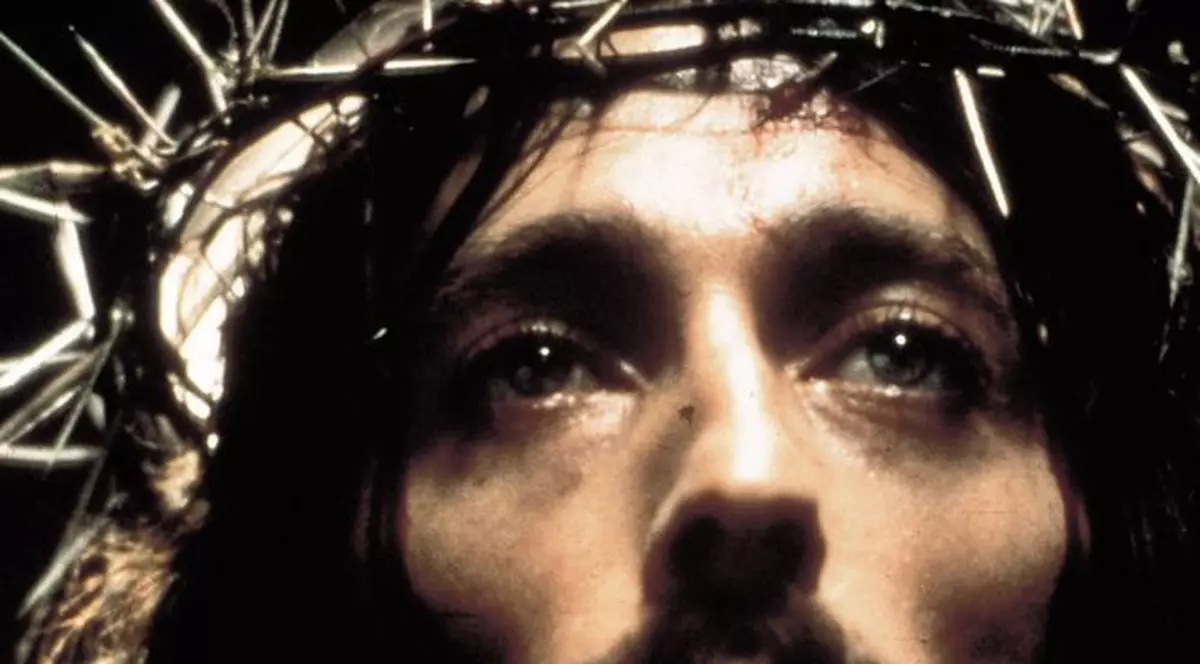 Cum arată astăzi AZI Robert Powell, actorul care l-a jucat pe "Iisus din Nazareth"! | FOTO
