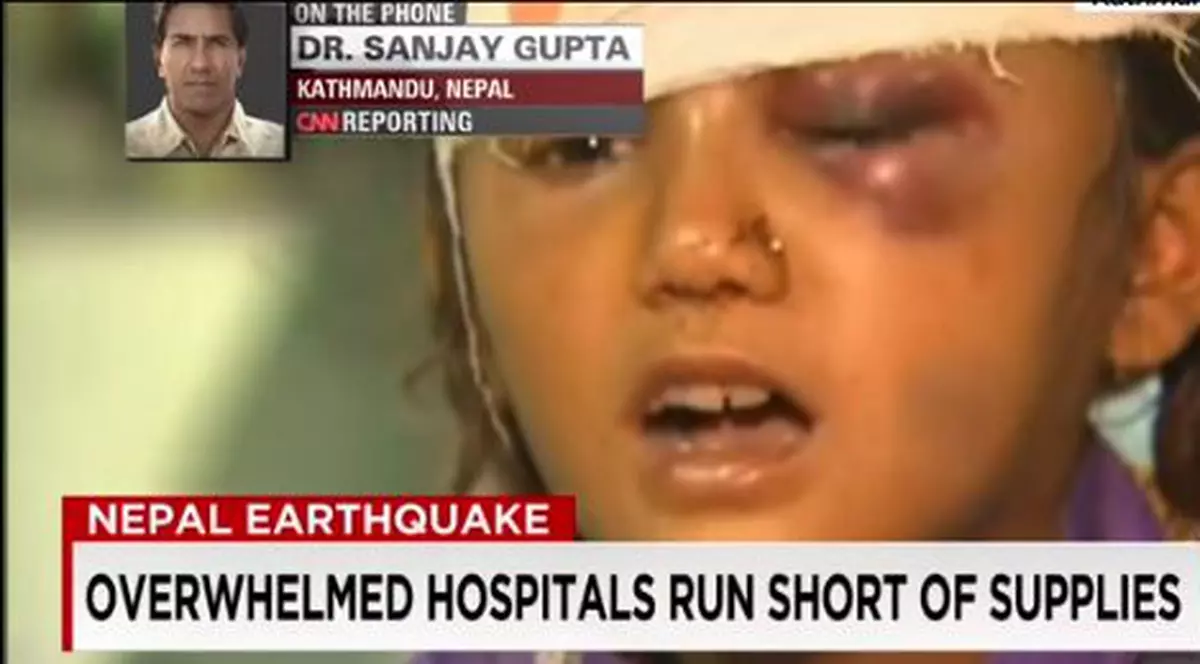 Supravieţuitorii din Nepal, operaţi cu ferăstrăul: "E o situaţie gravă"