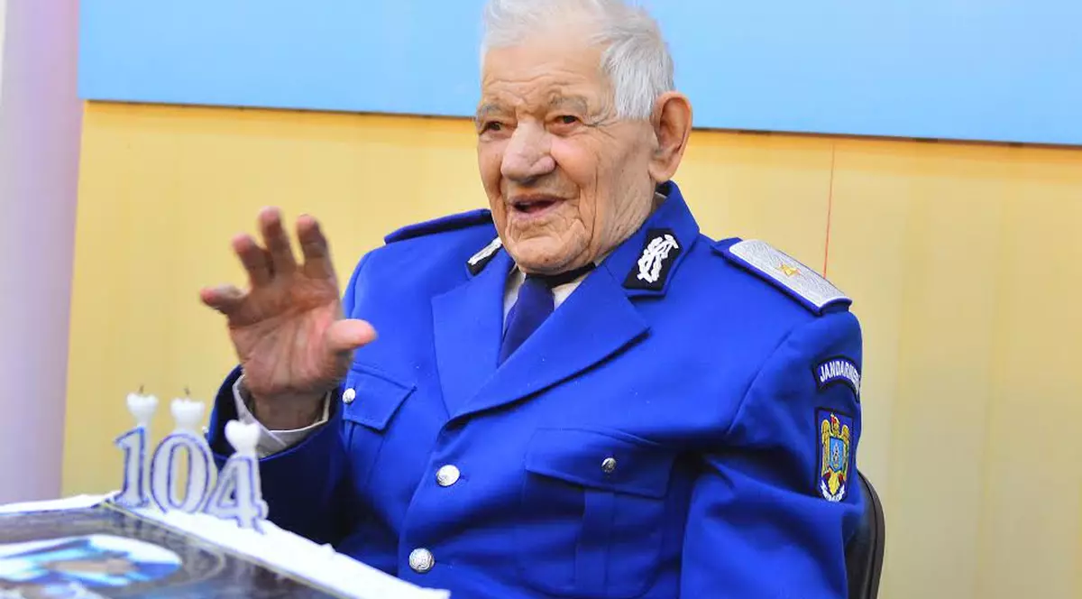 Unul dintre cei mai bătrâni români, vizitat de jandarmi! Vezi aici despre cine este vorba