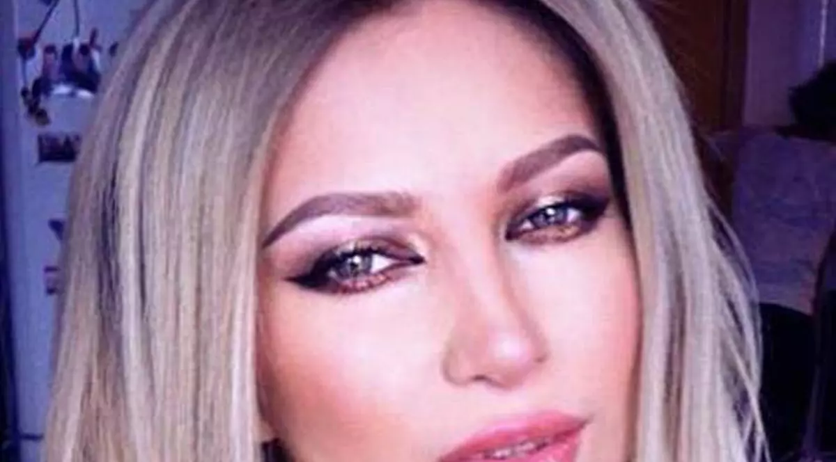 Lora: ”Mi-a fost foarte greu să trec prin copilărie fără tată”