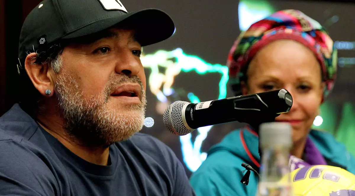 Diego Maradona îl face cu ou și cu oțet pe antrenorul de la Manchester!